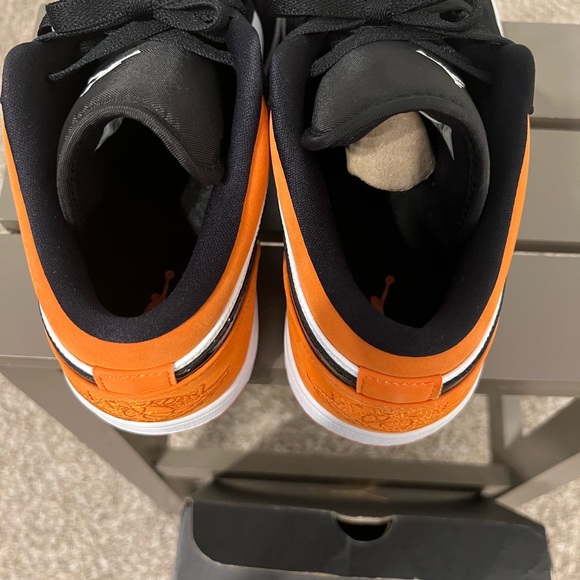 Air Jordan 1 Low Shattered Backboard - Picture 5 of 8